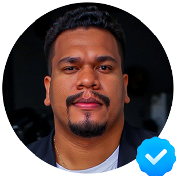 Rafael Guimarães, designer gráfico e criador da designerafael